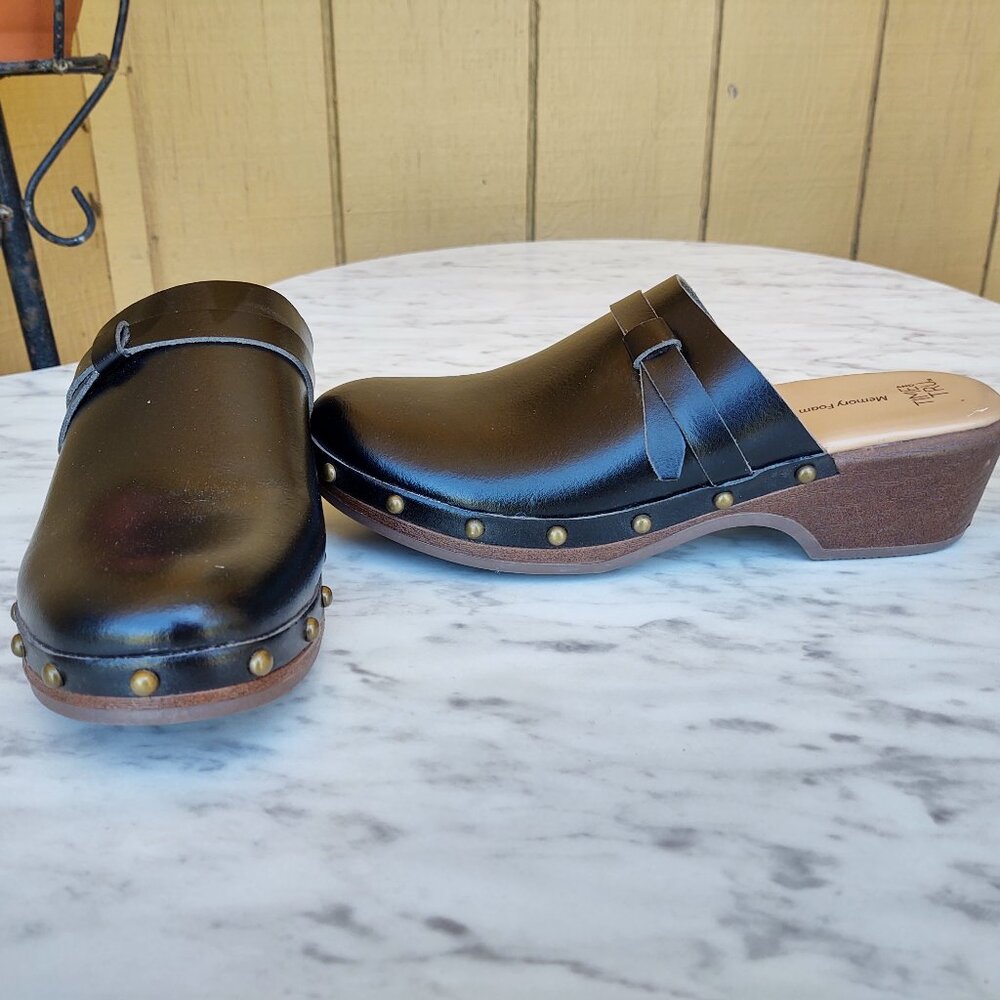 Time and Tru Studded Wooden Slip On Clogs Memory Foam Size 8 Black